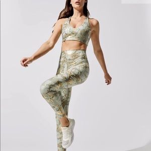 NWT Carbon 38 Marble Shine 7/8 Legging SZ S and a matching Sports Bra in size M